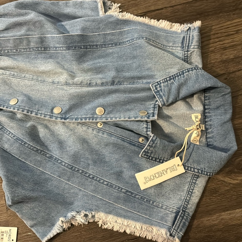 NWT BLANK NYC Womens Sleeveless Denim Belted cropped Jumpsuit. size Small